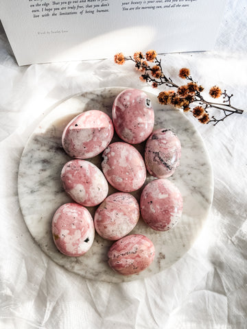 rhodonite palm stone