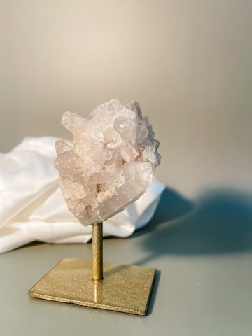 clear quartz cluster on stand 04