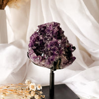 statement amethyst on stand