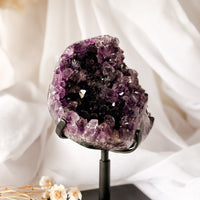 statement amethyst on stand