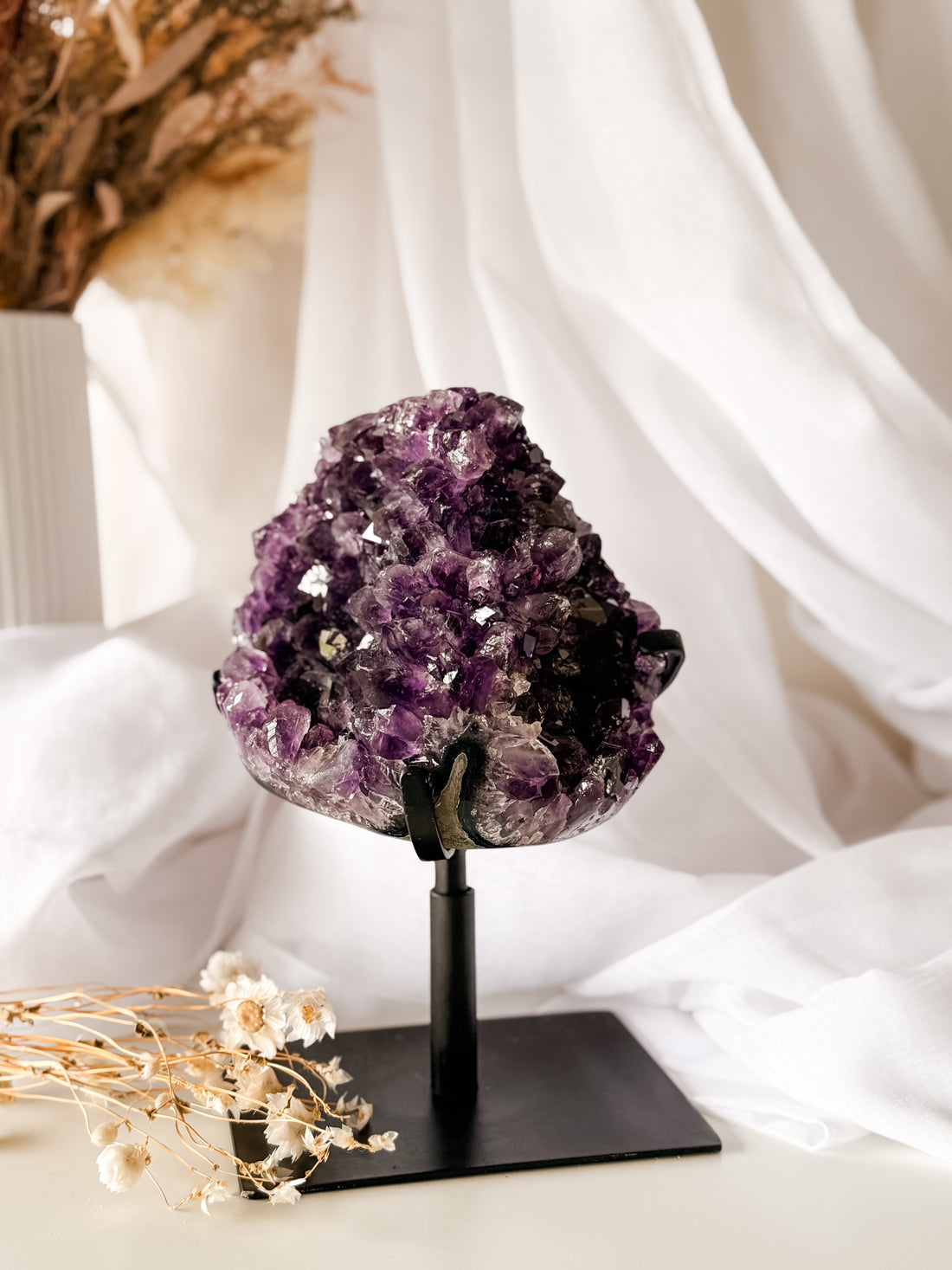 statement amethyst on stand