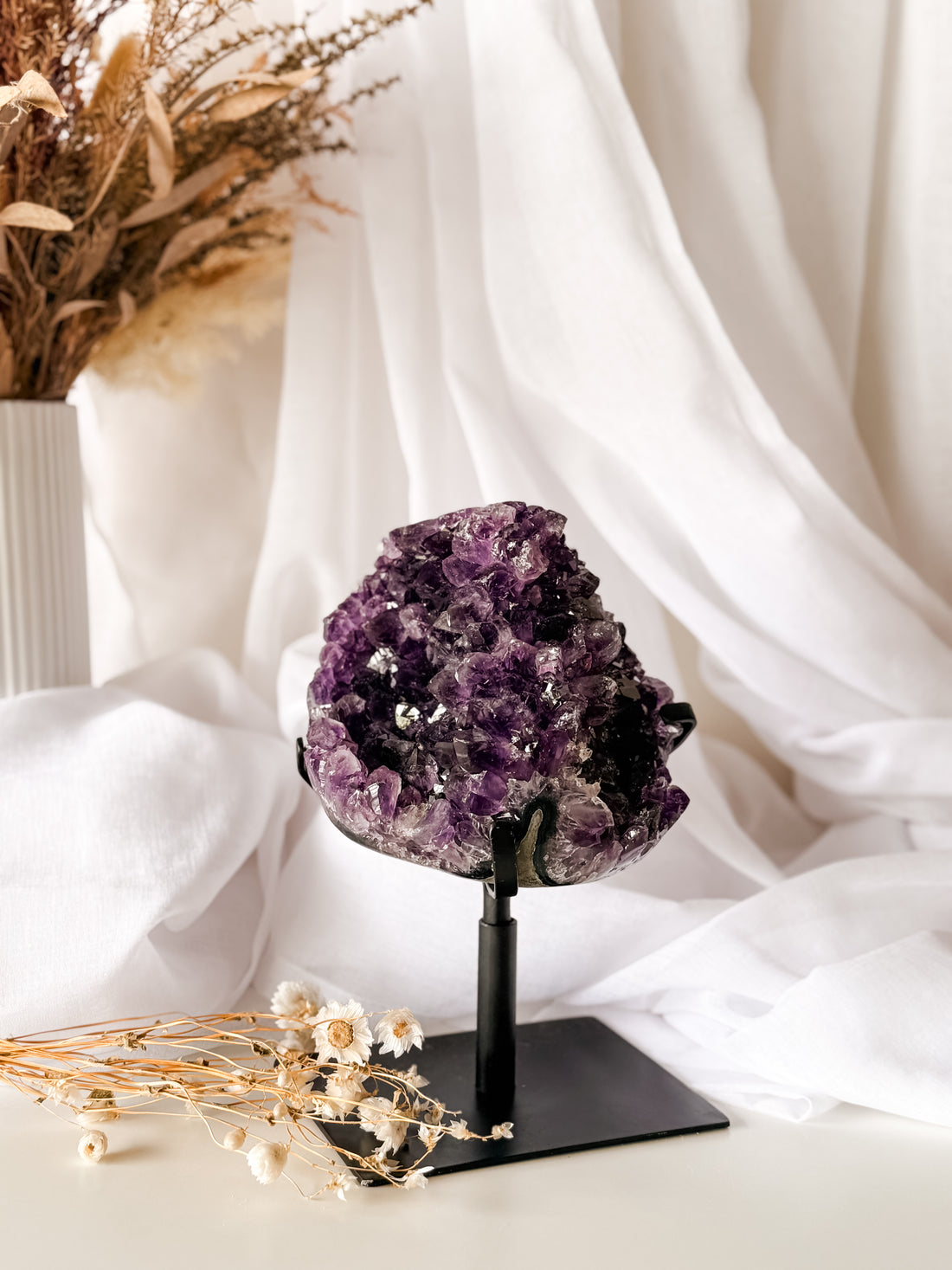 statement amethyst on stand