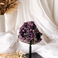 statement amethyst on stand